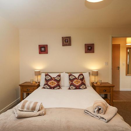 Roan Cottage Lydiard Millicent Bagian luar foto
