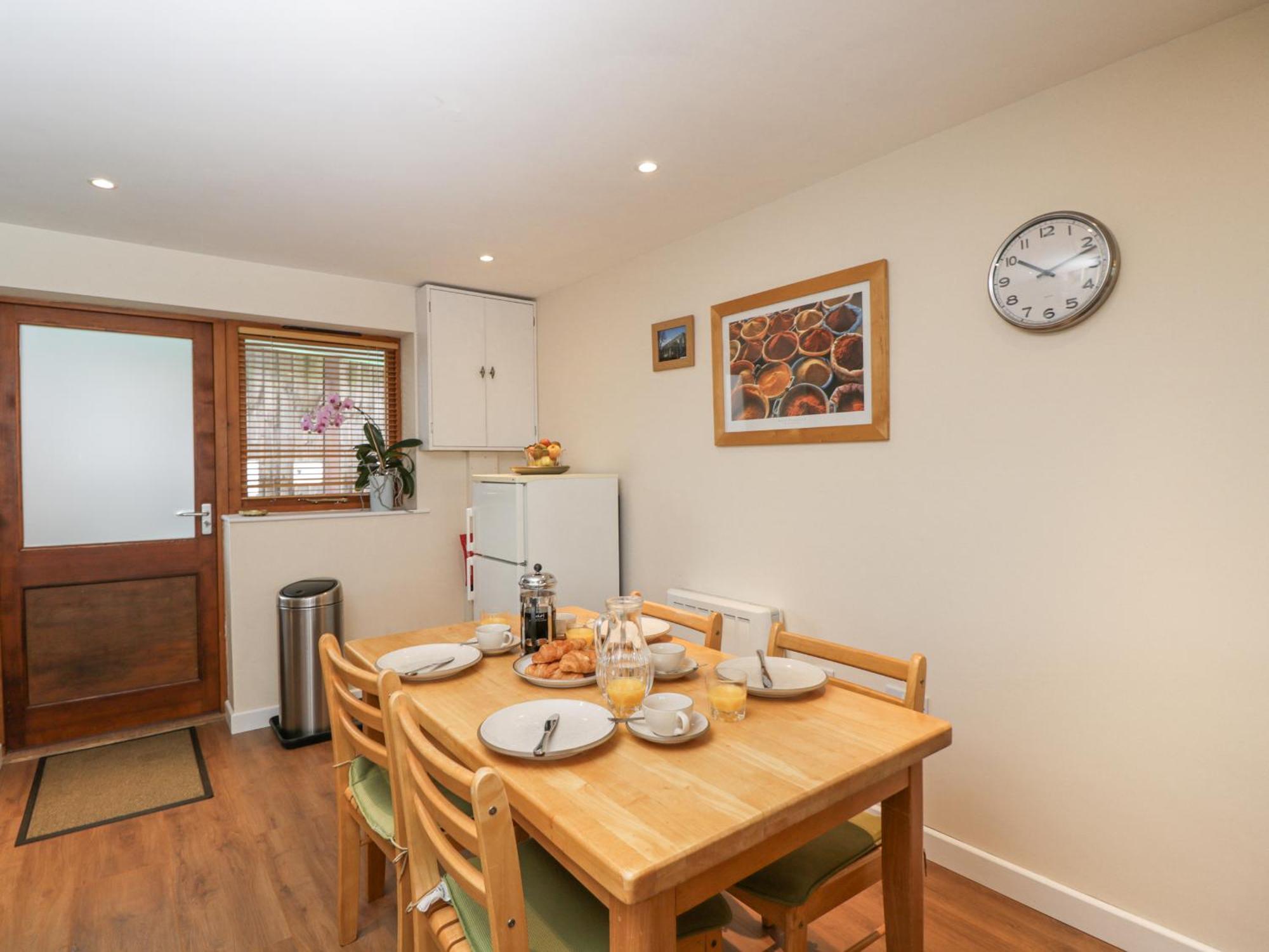 Roan Cottage Lydiard Millicent Bagian luar foto