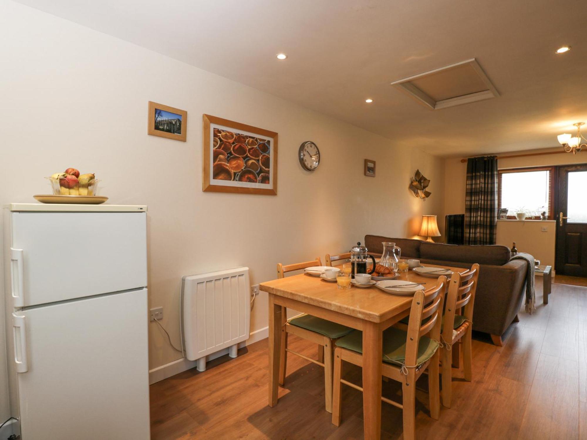 Roan Cottage Lydiard Millicent Bagian luar foto